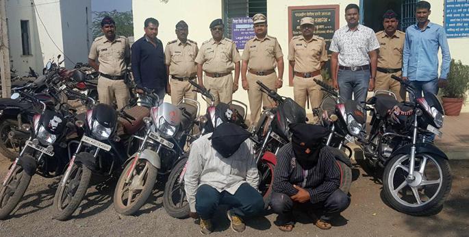 Chandanjira police expose motorcycle gang | चंदनझिरा पोलिसांकडून मोटारसायकलचोर टोळीचा पर्दाफाश