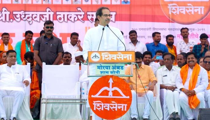 If the government comes, it will give priority to farmers' debt relief. | सरकार आल्यास शेतकऱ्यांच्या कर्जमुक्तीला प्राधान्य देणार- उद्धव ठाकरे If the government comes, it will give priority to farmers' debt relief. | सरकार आल्यास शेतकऱ्यांच्या कर्जमुक्तीला प्राधान्य देणार- उद्धव ठाकरे