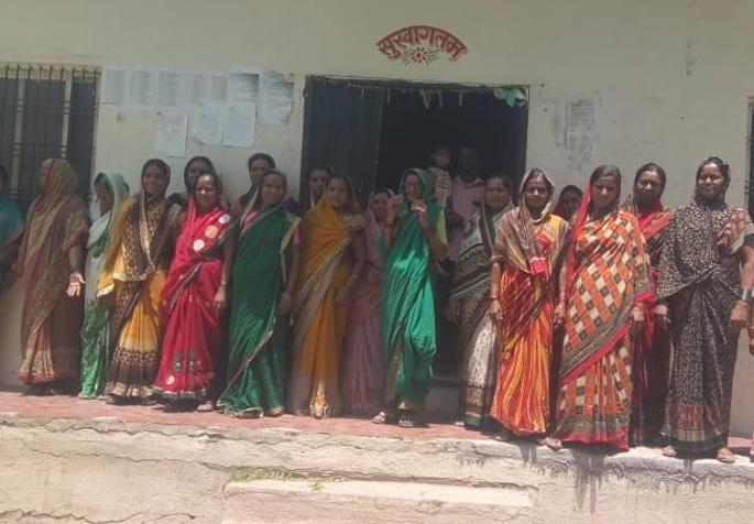 Women's protest rally on Gram Panchayat for water | पाण्यासाठी महिलांचा ग्रामपंचायतीवर मोर्चा Women's protest rally on Gram Panchayat for water | पाण्यासाठी महिलांचा ग्रामपंचायतीवर मोर्चा