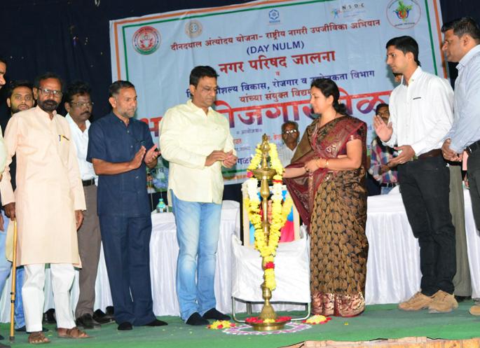 Lessons for cleanliness from municipality | पालिकेकडून स्वच्छतेचे धडे Lessons for cleanliness from municipality | पालिकेकडून स्वच्छतेचे धडे