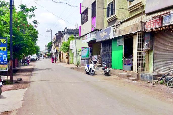 Spontaneous response to the ban on public communication in Khamgaon | खामगावात जनता संचारबंदीला उत्स्फूर्त प्रतिसाद Spontaneous response to the ban on public communication in Khamgaon | खामगावात जनता संचारबंदीला उत्स्फूर्त प्रतिसाद
