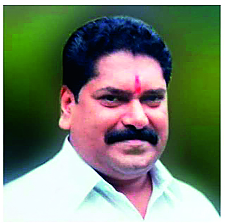 Lok Sabha Election 2019, in the election campaign, also the sugar mills | Lok Sabha Election 2019 उमेदवारी, प्रचारातही साखरसम्राटच Lok Sabha Election 2019, in the election campaign, also the sugar mills | Lok Sabha Election 2019 उमेदवारी, प्रचारातही साखरसम्राटच