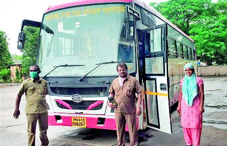 Sinnar has 28 rounds of Lalpari daily | सिन्नरला लालपरीच्या दररोज २८ फेऱ्या Sinnar has 28 rounds of Lalpari daily | सिन्नरला लालपरीच्या दररोज २८ फेऱ्या