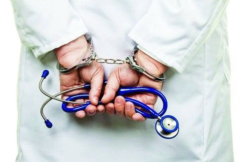 Shocking; The doctor molested the minor girl who went for treatment | धक्कादायक; उपचारासाठी गेलेल्या अल्पवयीन मुलीचा डॉक्टरने केला विनयभंग Shocking; The doctor molested the minor girl who went for treatment | धक्कादायक; उपचारासाठी गेलेल्या अल्पवयीन मुलीचा डॉक्टरने केला विनयभंग