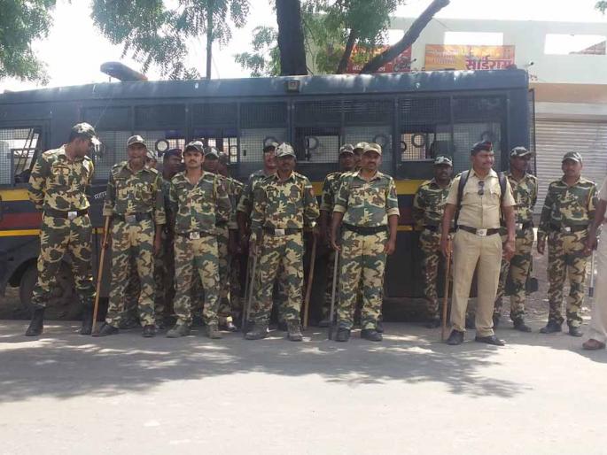 Two groups clash; 18 people arrested | आघारला दोन गटात दंगल; १८ जणांना अटक Two groups clash; 18 people arrested | आघारला दोन गटात दंगल; १८ जणांना अटक