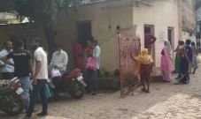 Citizens' status for Aadhar card update | आधार कार्ड अपडेटसाठी नागरिकांचे हाल Citizens' status for Aadhar card update | आधार कार्ड अपडेटसाठी नागरिकांचे हाल