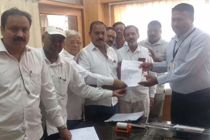 Citizens suffer due to lack of basic facilities | मुलभूत सोयींअभावी नागरिक त्रस्त Citizens suffer due to lack of basic facilities | मुलभूत सोयींअभावी नागरिक त्रस्त