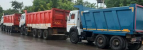 Vehicles carrying sand confiscated | वाळू वाहणारी वाहने जप्त