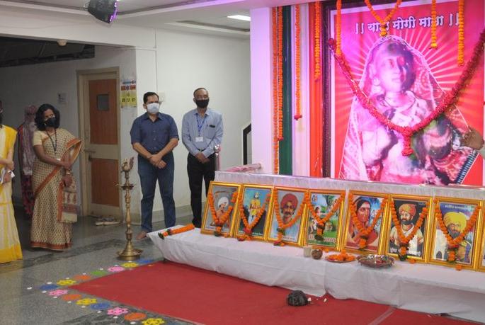 Administration's attempt to make tribals self-reliant - Collector | आदिवासींना स्वावलंभी करण्यासाठी प्रशासनाचा प्रयत्न -जिल्हाधिकारी Administration's attempt to make tribals self-reliant - Collector | आदिवासींना स्वावलंभी करण्यासाठी प्रशासनाचा प्रयत्न -जिल्हाधिकारी