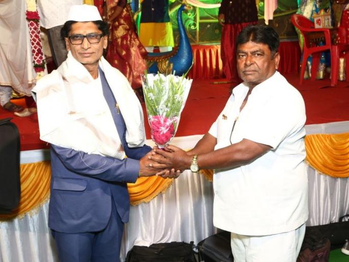 A wedding without a band was passed in the bottom | तळोद्यात पार पडले बॅण्डविना लग्न A wedding without a band was passed in the bottom | तळोद्यात पार पडले बॅण्डविना लग्न