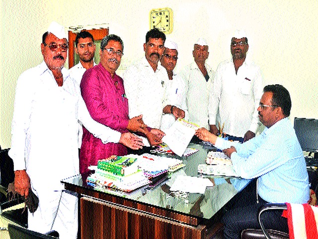 Stocks to lift onion export ban | कांदा निर्यातबंदी उठविण्यासाठी साकडे