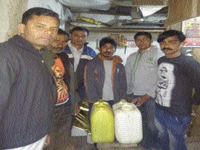 335 criminals arrested in the same night district | एकाच रात्री जिल्ह्यात पकडले ३३५ गुन्हेगार 335 criminals arrested in the same night district | एकाच रात्री जिल्ह्यात पकडले ३३५ गुन्हेगार