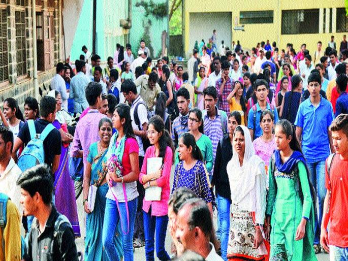 Physics, chemistry disorders: Mathematics CET: Biology paper eased with ease | फिजिक्स, केमिस्ट्रीने बिघडविले विद्यार्थ्यांचे गणित सीईटी : बायोलॉजीचा पेपर सोपा गेल्याने दिलासा