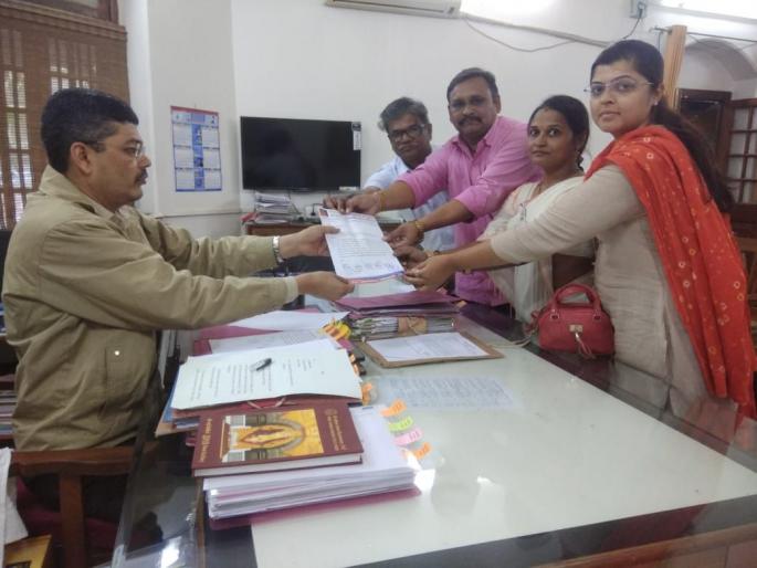 Give a lump sum to sugarcane growers | ऊस उत्पादकांना एकरकमी पैसे द्यावे