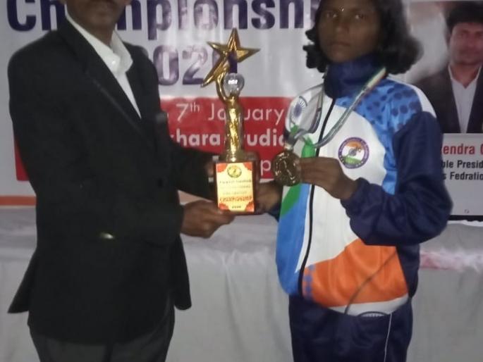 Gold medal in karate to Peth Rohini | पेठच्या रोहिणीला कराटेमध्ये सुवर्णपदक Gold medal in karate to Peth Rohini | पेठच्या रोहिणीला कराटेमध्ये सुवर्णपदक