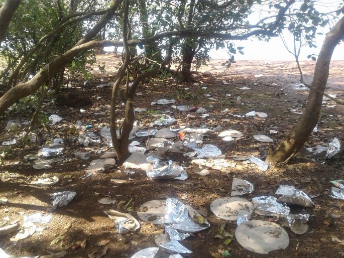 Satara: Six .. few .. No lakes, glass lakes, ponds and ecosystems due to juvenility | सातारा :  छे..छे.. कास तलाव नव्हे काच तलाव, तरुणाईमुळे पर्यावरणावर घाला Satara: Six .. few .. No lakes, glass lakes, ponds and ecosystems due to juvenility | सातारा :  छे..छे.. कास तलाव नव्हे काच तलाव, तरुणाईमुळे पर्यावरणावर घाला