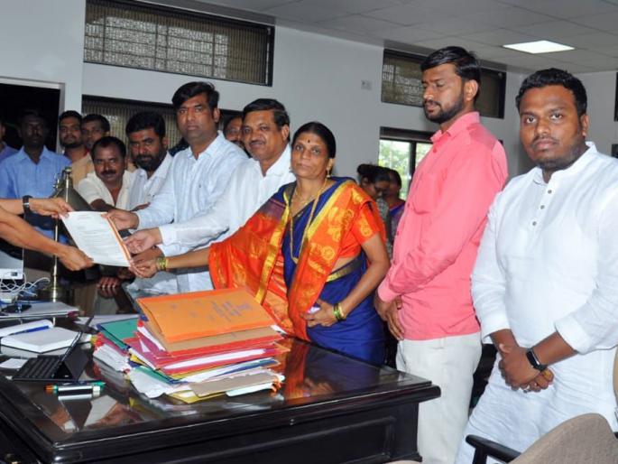 Demand for tuition | टवाळखोरांचा बंदोबस्त करण्याची मागणी