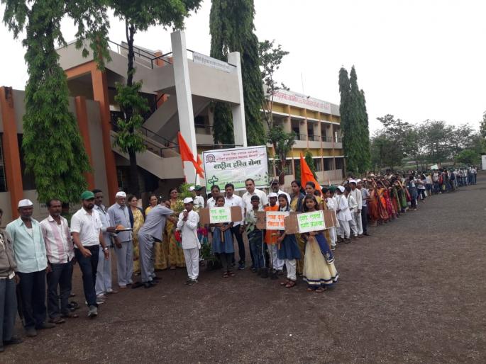 Dynasty in Pimpalgaon Baswant area | पिंपळगाव बसवंत परिसरात वृक्षदिंडी Dynasty in Pimpalgaon Baswant area | पिंपळगाव बसवंत परिसरात वृक्षदिंडी