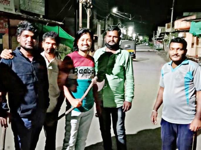 Youth patrols to prevent burglary; Job during the day .. just stay awake at night! | चोºया रोखण्यासाठी युवकांची गस्त; दिवसा नोकरी.. रात्री मात्र ‘जागते रहो’ ! Youth patrols to prevent burglary; Job during the day .. just stay awake at night! | चोºया रोखण्यासाठी युवकांची गस्त; दिवसा नोकरी.. रात्री मात्र ‘जागते रहो’ !