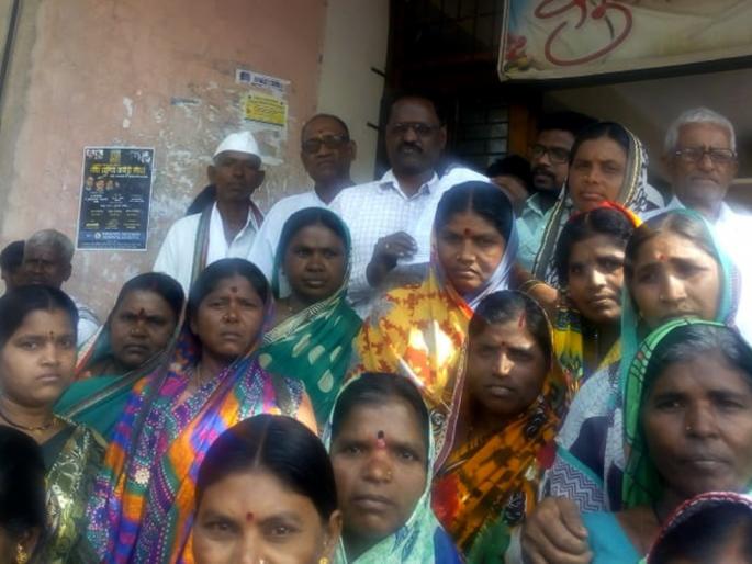 Parbhani: Women's Front in Tehsil | परभणी : तहसीलवर धडकला महिलांचा मोर्चा Parbhani: Women's Front in Tehsil | परभणी : तहसीलवर धडकला महिलांचा मोर्चा