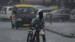 The presence of rain in the city | शहरात पावसाची हजेरी The presence of rain in the city | शहरात पावसाची हजेरी