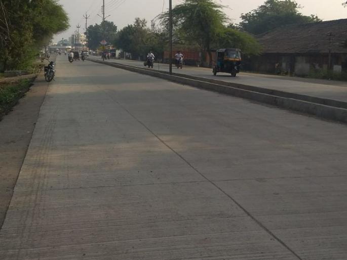 Headache leading to 'superfast' road | ‘सुपरफास्ट’ रस्ता ठरतोय डोकेदुखी Headache leading to 'superfast' road | ‘सुपरफास्ट’ रस्ता ठरतोय डोकेदुखी