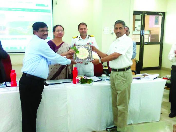 City Official Language Shield to Ratnagiri Divisional Office of Konkan Railway | कोकण रेल्वेच्या रत्नागिरी विभागीय कार्यालयाला नगर राजभाषा शील्ड