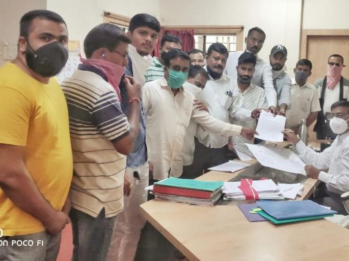 Citizens hit the municipality in illegal business case | अवैध धंदेप्रकरणी नागरिक धडकले चाळीसगाव पालिकेवर Citizens hit the municipality in illegal business case | अवैध धंदेप्रकरणी नागरिक धडकले चाळीसगाव पालिकेवर