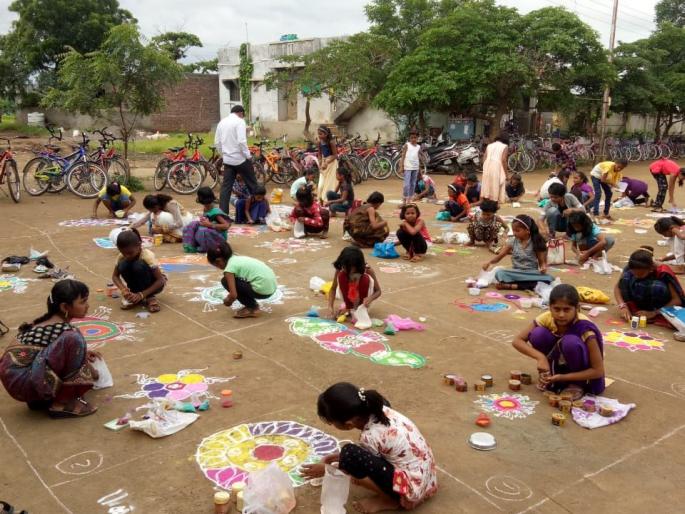 Various competitions for Ganeshotsavan at Balaji School in Parola | पारोळा येथे बालाजी विद्यालयात गणेशोत्सवानिमित्त विविध स्पर्धा