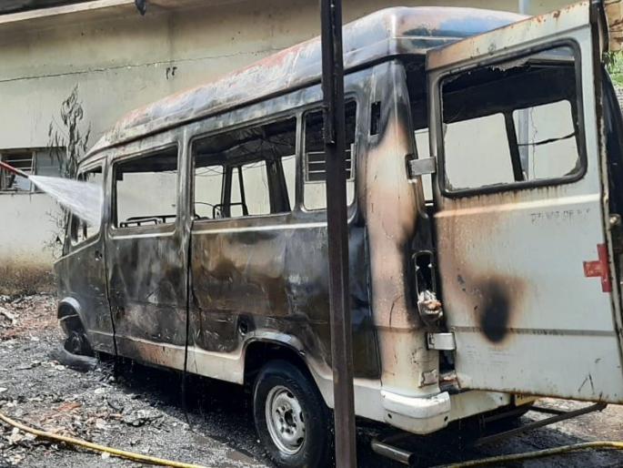Ambulance fire at Pachora | पाचोरा येथे आगीत रुग्णवाहिका जळून खाक Ambulance fire at Pachora | पाचोरा येथे आगीत रुग्णवाहिका जळून खाक