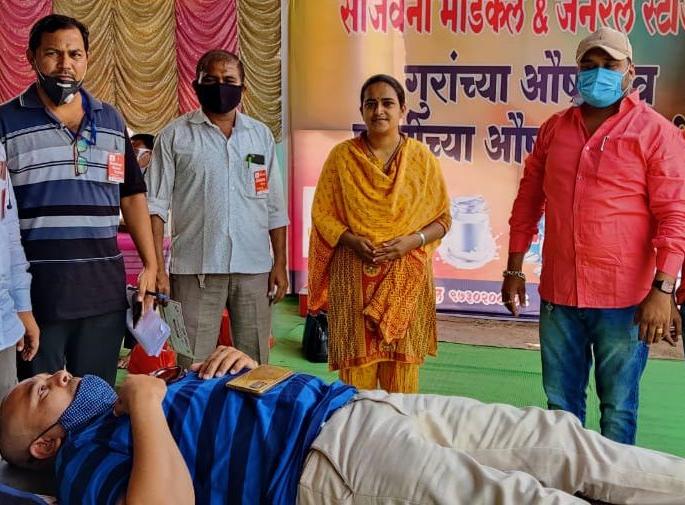 At Parola, 46 people donated blood | पारोळा येथे ४६ जणांनी केले रक्तदान At Parola, 46 people donated blood | पारोळा येथे ४६ जणांनी केले रक्तदान