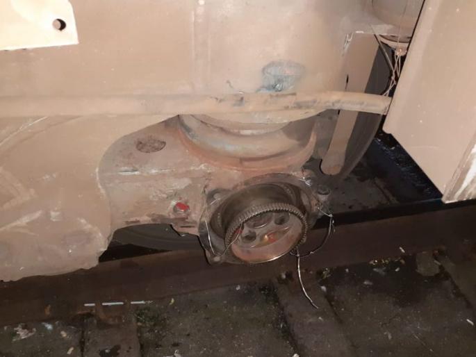 The Hatia-Pune Express accident has been avoided with the alert of staff in Bhusawal | भुसावळात कर्मचाऱ्यांच्या सतर्कतेने हटिया-पुणे एक्सप्रेसचा अपघात टळला The Hatia-Pune Express accident has been avoided with the alert of staff in Bhusawal | भुसावळात कर्मचाऱ्यांच्या सतर्कतेने हटिया-पुणे एक्सप्रेसचा अपघात टळला
