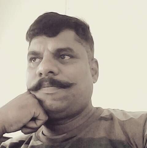 Former soldier dies after falling off a ladder | शिडीवरून पडून माजी सैनिकाचा मृत्यू Former soldier dies after falling off a ladder | शिडीवरून पडून माजी सैनिकाचा मृत्यू