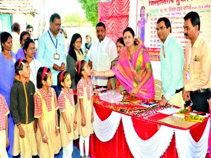 Mithun played important role in pesticide campaign; Sheetal Sangale: Launch of District Level Campaign at Kundewadi; Appeal to clean the premises | जंतनाशक मोहिमेत मातांची भूमिका महत्त्वाची शीतल सांगळे : कुंदेवाडी येथे जिल्हास्तरीय मोहिमेचा शुभारंभ; परिसर स्वच्छतेचे आवाहन Mithun played important role in pesticide campaign; Sheetal Sangale: Launch of District Level Campaign at Kundewadi; Appeal to clean the premises | जंतनाशक मोहिमेत मातांची भूमिका महत्त्वाची शीतल सांगळे : कुंदेवाडी येथे जिल्हास्तरीय मोहिमेचा शुभारंभ; परिसर स्वच्छतेचे आवाहन