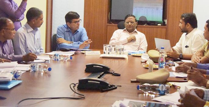 Elections should be contested in fearless environment: Saharia |  निर्भय वातावरणात निवडणूक पार पडावी : सहारिया