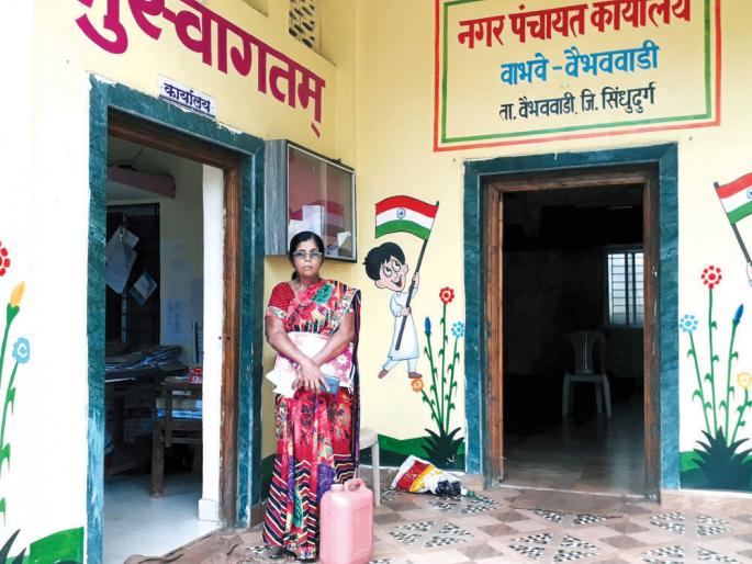 Gondh Panchayat employees Kondale, Wabhave female aggressor | नगरपंचायत कर्मचाऱ्यांना कोंडले, वाभवेतील महिला आक्रमक