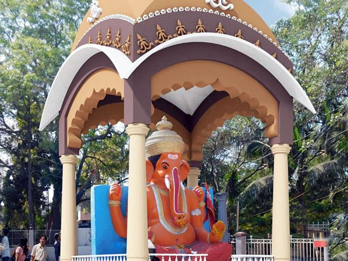 The magnificent roof of Sinnar's magnificent roof will attract more attraction | सिन्नरच्या महागणपतीचे नक्षीदार छतामुळे आकर्षण वाढणार The magnificent roof of Sinnar's magnificent roof will attract more attraction | सिन्नरच्या महागणपतीचे नक्षीदार छतामुळे आकर्षण वाढणार