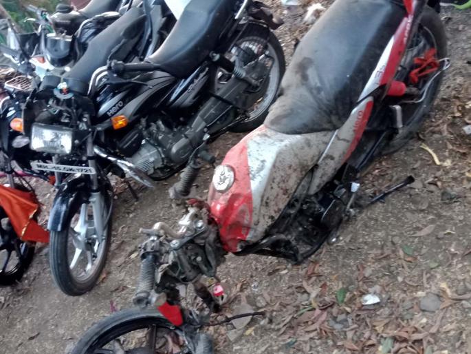 Container crushed the Goddesses | कंटेनेरने देवीभक्तांना चिरडले Container crushed the Goddesses | कंटेनेरने देवीभक्तांना चिरडले