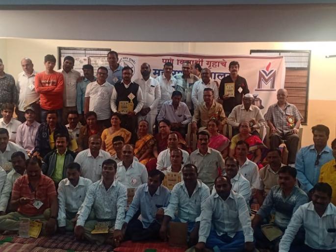 30 years of schooling at Maharashtra Vidyalaya | महाराष्ट्र विद्यालयात 30 वर्षांनी भरली शाळा  30 years of schooling at Maharashtra Vidyalaya | महाराष्ट्र विद्यालयात 30 वर्षांनी भरली शाळा