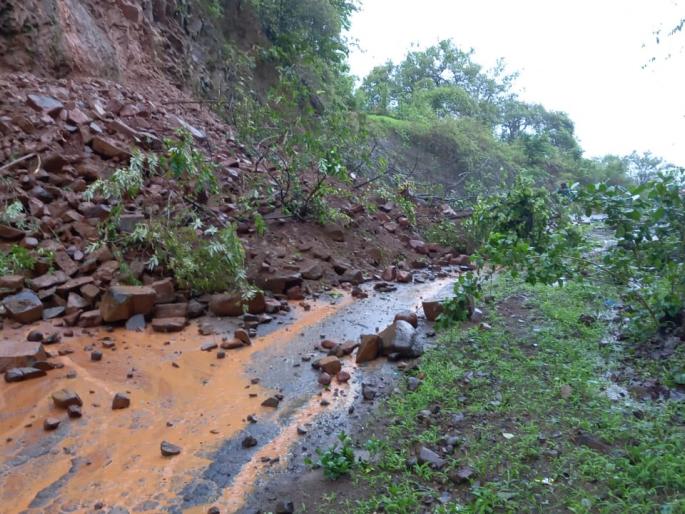 Santadhar in Surgana taluka; Disrupted public life | सुरगाणा तालुक्यात संततधार; जनजीवन विस्कळीत Santadhar in Surgana taluka; Disrupted public life | सुरगाणा तालुक्यात संततधार; जनजीवन विस्कळीत