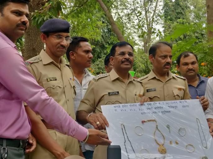 Maid arrested for theft of Six lakh diamonds jewelery | सहा लाखांचे हिरेजडीत दागिने लंपास करणाऱ्या मोलकरणीला अटक