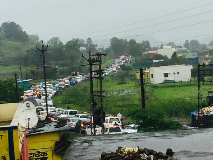 Traffic jam at Pegalwadi | पेगलवाडीला ट्रॅफिक जॅम Traffic jam at Pegalwadi | पेगलवाडीला ट्रॅफिक जॅम