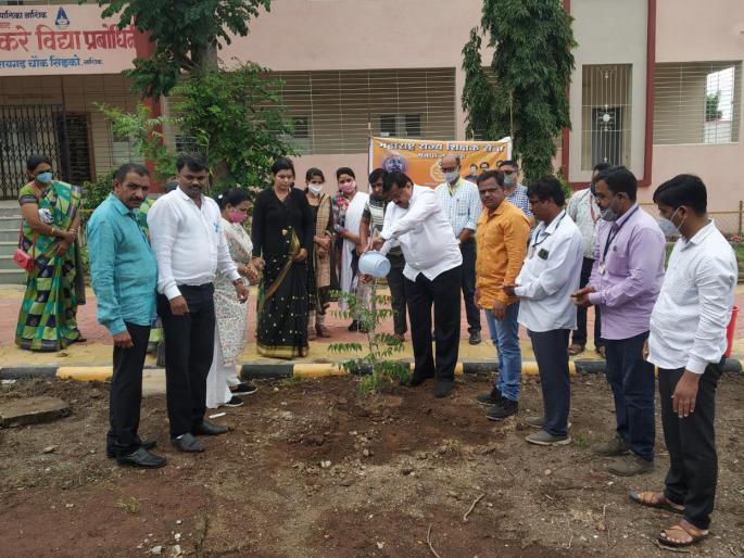 Plantation in memory of the late Kovid warriors | दिवगंत कोविड योध्यांच्या स्मरणार्थ वृक्षारोपण