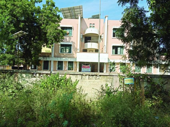 The hostels are in the possession of the district administration asCovid Center | कोविड सेंटर म्हणून वसतिगृहे जिल्हा प्रशासनाच्या ताब्यात The hostels are in the possession of the district administration asCovid Center | कोविड सेंटर म्हणून वसतिगृहे जिल्हा प्रशासनाच्या ताब्यात