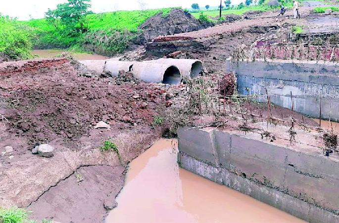 Four hours of landslides in the Wifad area | वायफड परिसरात चार तास कोसळधार Four hours of landslides in the Wifad area | वायफड परिसरात चार तास कोसळधार