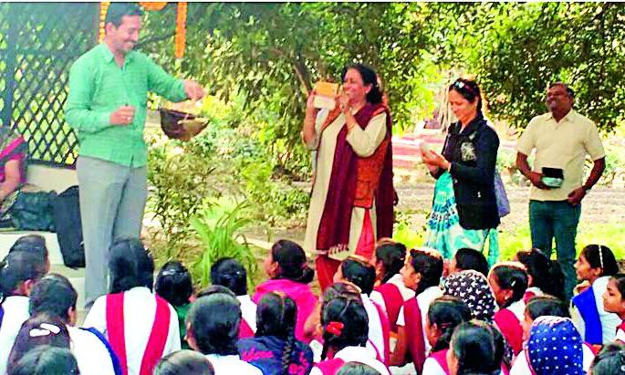  Workshop on 'Environmental Economist Madhumkhikhi' | ‘पर्यावरण की अर्थशास्त्री मधुमख्खी’वर कार्यशाळा
