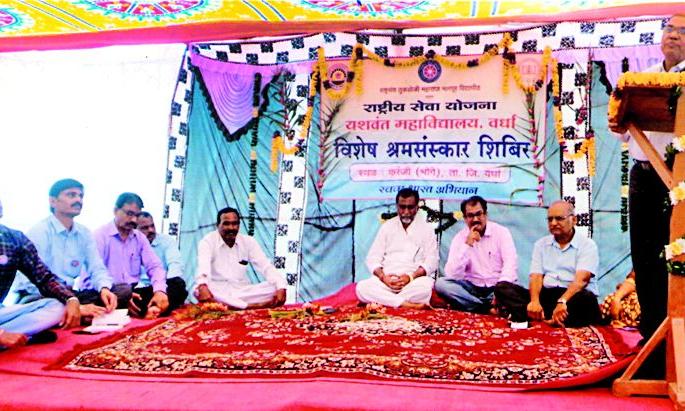 Become an enlightenment and spread Thor's message to the village | प्रबोधनदूत बनून थोरांचे संदेश गावापर्यंत पोहोचवा Become an enlightenment and spread Thor's message to the village | प्रबोधनदूत बनून थोरांचे संदेश गावापर्यंत पोहोचवा