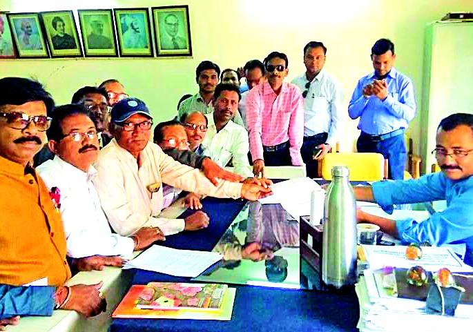 Teachers assembled against TUJA's decision | तुघलकी निर्णयाविरूद्ध शिक्षक एकवटले Teachers assembled against TUJA's decision | तुघलकी निर्णयाविरूद्ध शिक्षक एकवटले