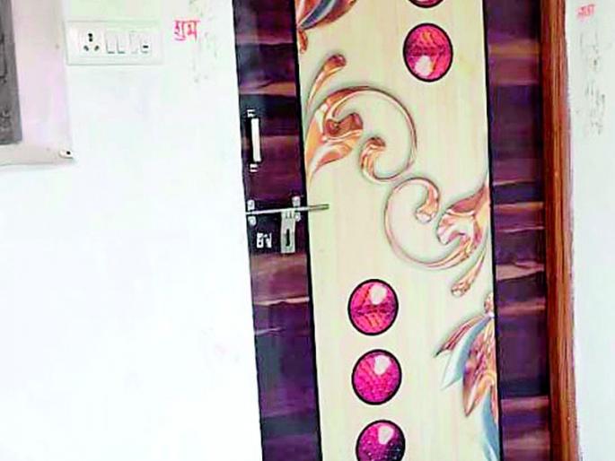 Three burglaries broke out in a security check | सुरक्षा यंत्रणा दक्ष असताना तीन ठिकाणी घरफोडी Three burglaries broke out in a security check | सुरक्षा यंत्रणा दक्ष असताना तीन ठिकाणी घरफोडी