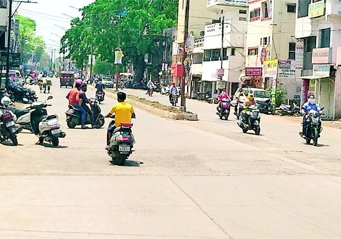 Wardha people taking 'Corona' poisoning Examination | वर्धेकर घेताहेत ‘कोरोना’ विषाची परीक्षा Wardha people taking 'Corona' poisoning Examination | वर्धेकर घेताहेत ‘कोरोना’ विषाची परीक्षा